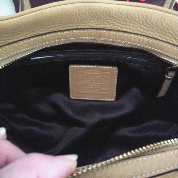 Coach Hamptons Pebbled Leather Satchel in Sand w/Brass Hardware EUC - Picture 10 of 10